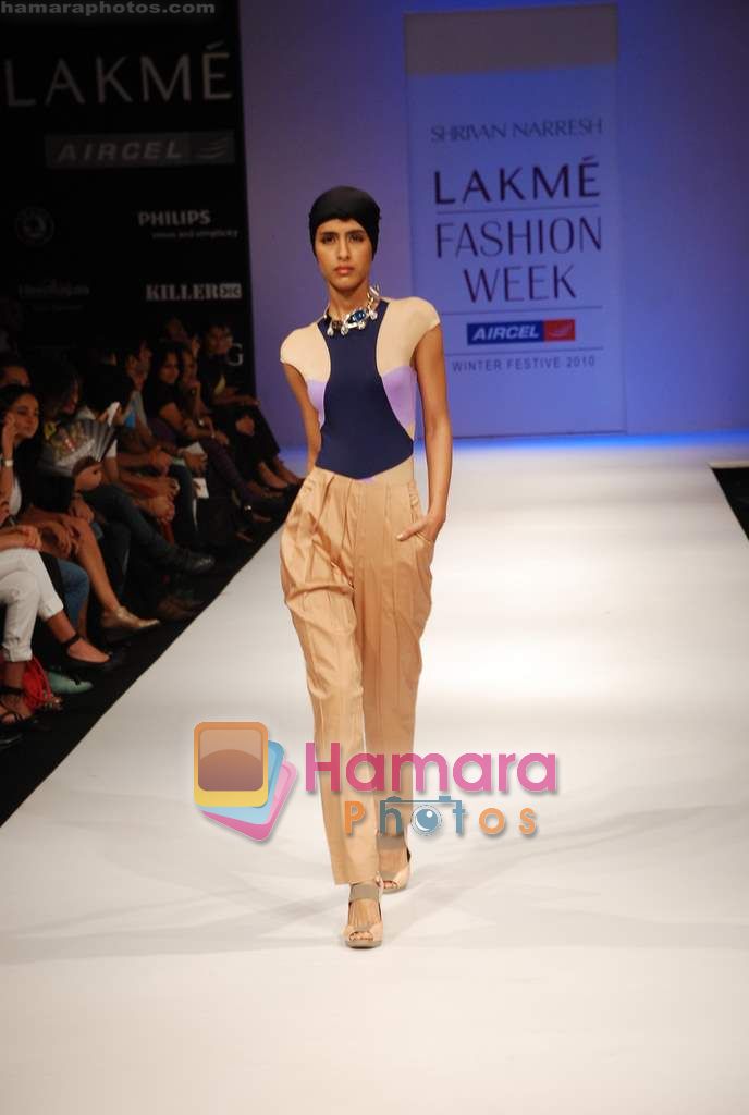 Model walks the ramp for Shrivan Narresh Show at Lakme Winter fashion week day 2 on 18th Sept 2010 