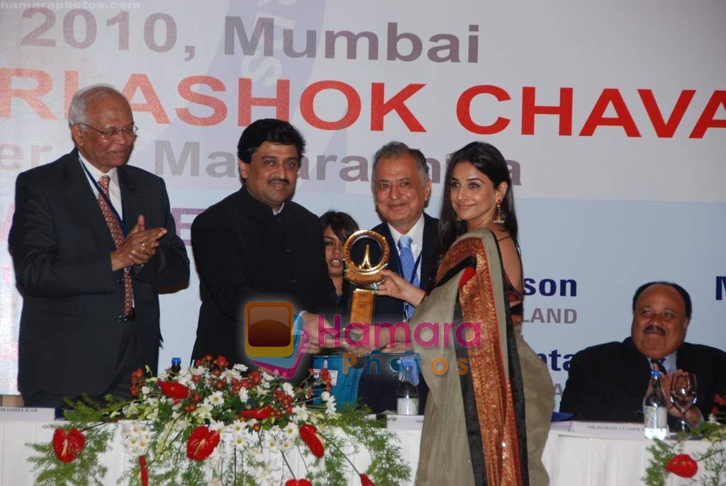 Vidya Balan at Priyadarshni Award in Mumbai on 19th Sept 2010 