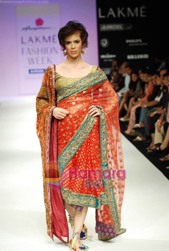 Model walks the ramp for Anupamaa Show at Lakme Winter fashion week day 3 on 19th Sept 2010 