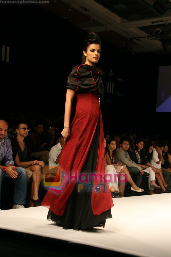 Model walks the ramp for Arjun Show at Lakme Winter fashion week day 4 on 20th Sept 2010 