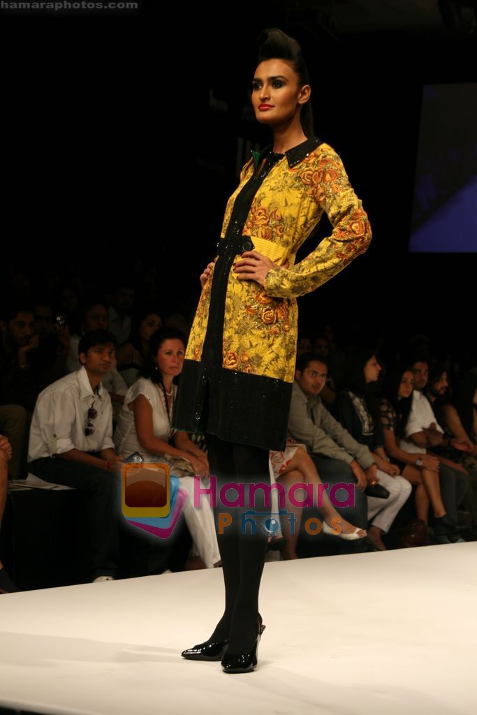 Model walks the ramp for Vikramjit Show at Lakme Winter fashion week day 4 on 20th Sept 2010 