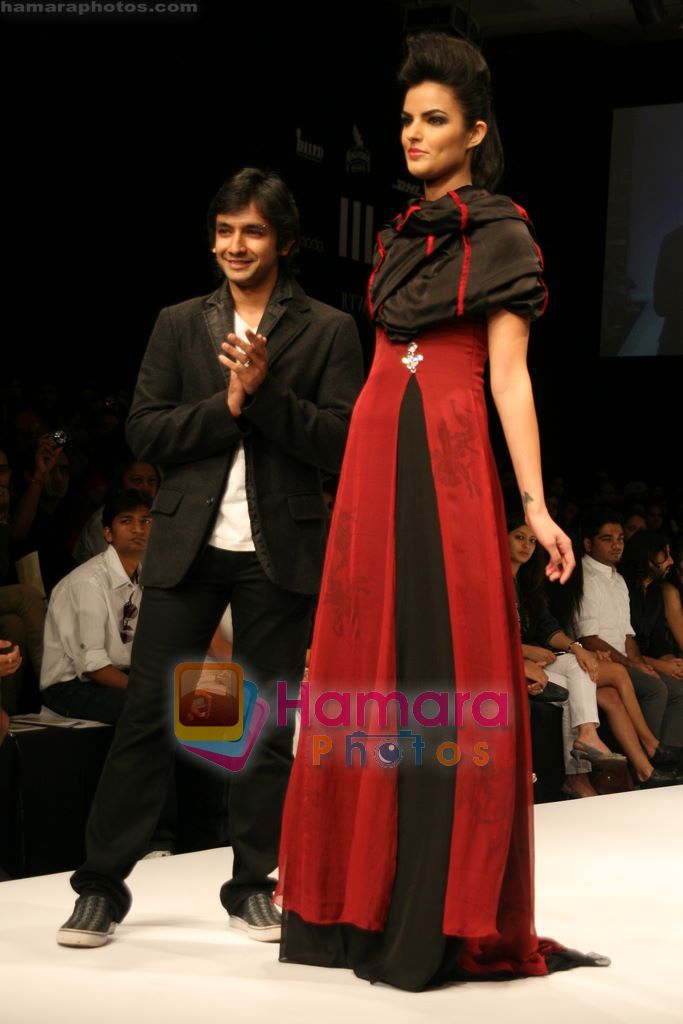Model walks the ramp for Arjun Show at Lakme Winter fashion week day 4 on 20th Sept 2010