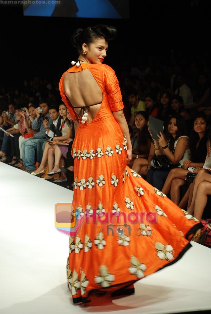 Model walks the ramp for Masab Show at Lakme Winter fashion week day 3 on 19th Sept 2010 