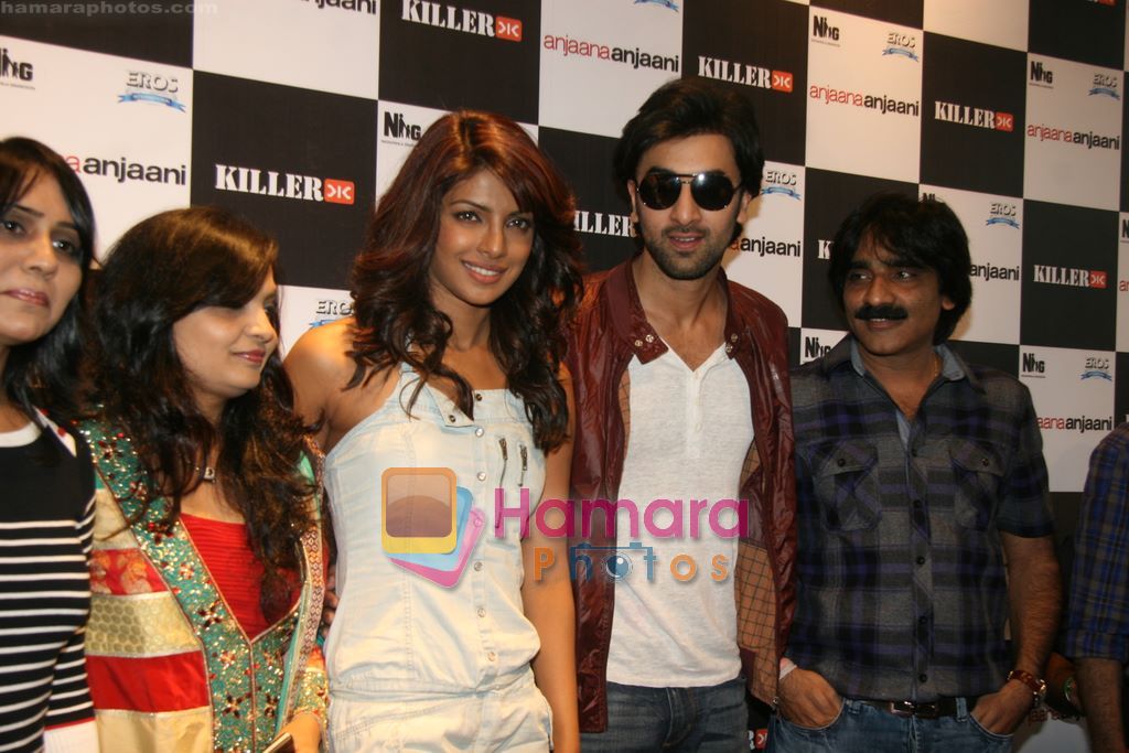 Ranbir Kapoor, Priyanka Chopra promote Anjaani Anjaani in Killer Store on 19th Sept 2010 