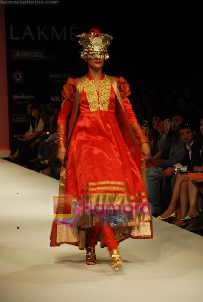 Model walks the ramp for V J Balhara Show at Lakme Winter fashion week day 3 on 19th Sept 2010