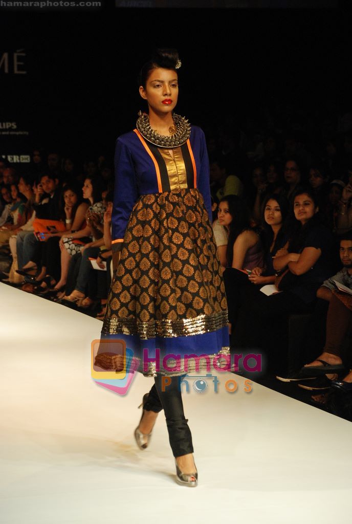 Model walks the ramp for V J Balhara Show at Lakme Winter fashion week day 3 on 19th Sept 2010 