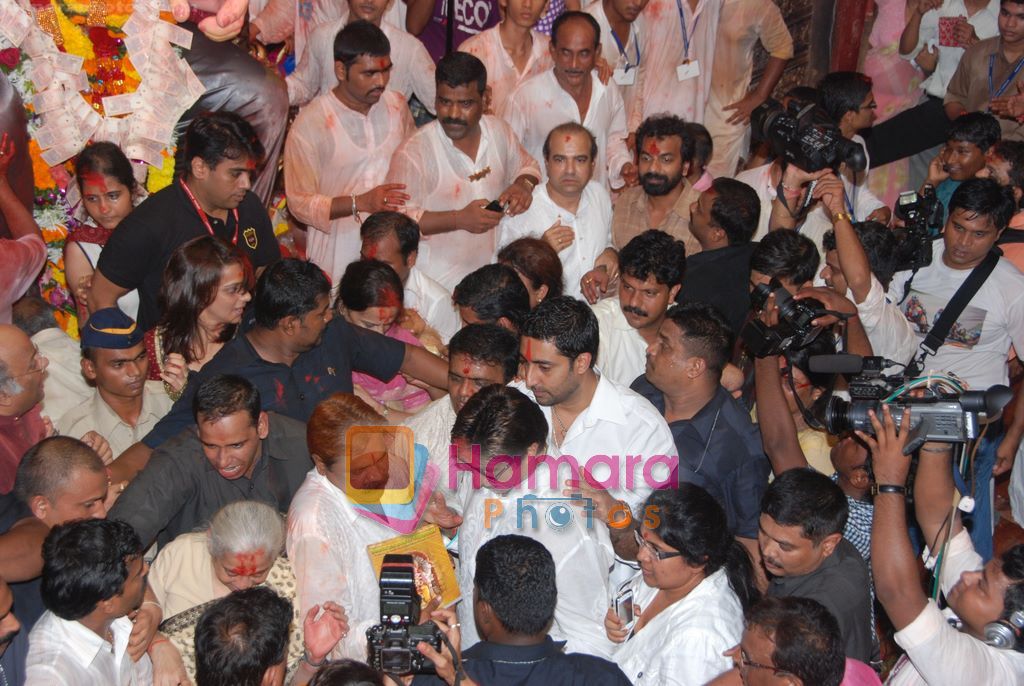 Amitabh and Abhishek Bachchan seek Ganesha Blessings in Mumbai on 20th Sept 2010 