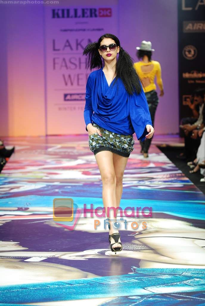 Model walks the ramp for Narendra Kumar Show at Lakme Winter fashion week day 4 on 20th Sept 2010 