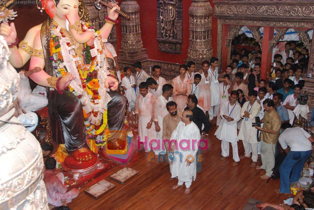 Amitabh and Abhishek Bachchan seek Ganesha Blessings in Mumbai on 20th Sept 2010 