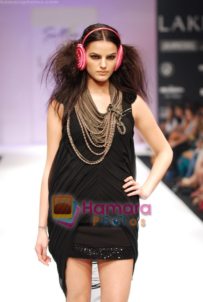 Model walks the ramp for Sulakshana Show at Lakme Winter fashion week day 5 on 21st Sept 2010 
