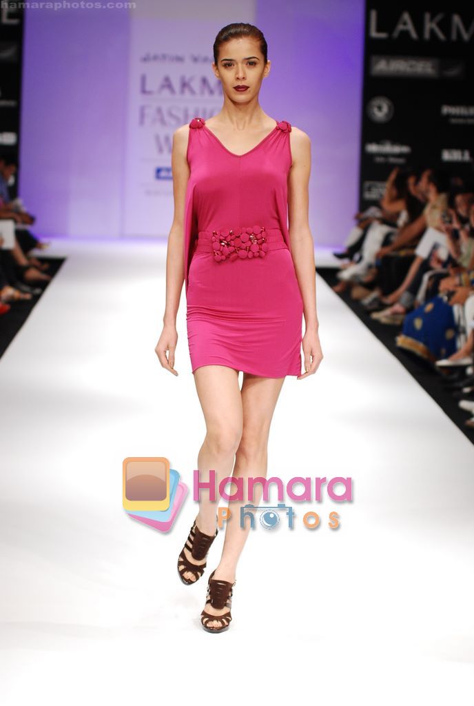Model walks the ramp for Jatin Varma Show at Lakme Winter fashion week day 5 on 21st Sept 2010 