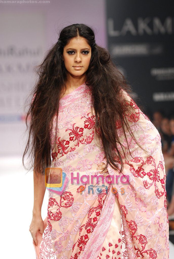 Model walks the ramp for Abhirahul Show at Lakme Winter fashion week day 5 on 21st Sept 2010 