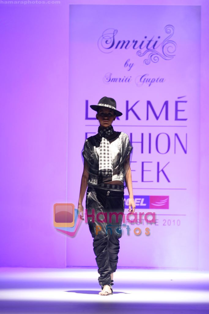 Model walks the ramp for Smriti Gupta Show at Lakme Winter fashion week day 5 on 21st Sept 2010