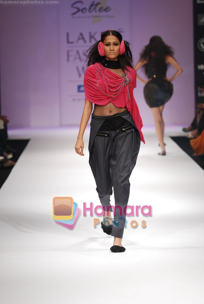 Model walks the ramp for Sulakshana Show at Lakme Winter fashion week day 5 on 21st Sept 2010 