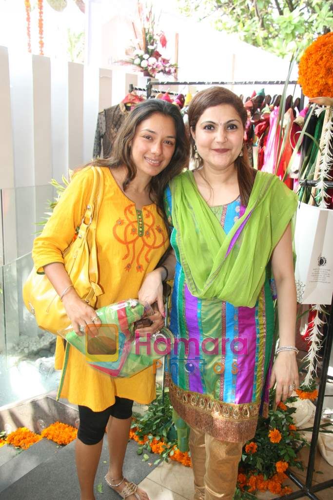 Rupali Ganguly at Araish - Save The Child exhibition in Blue Sea on 21st Sept 2010 