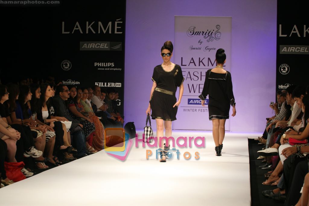 Model walks the ramp for Smriti Gupta Show at Lakme Winter fashion week day 5 on 21st Sept 2010 