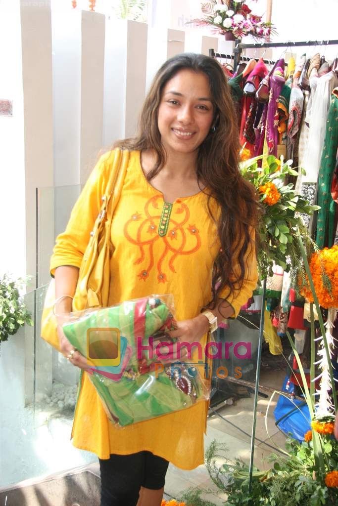 Rupali Ganguly at Araish - Save The Child exhibition in Blue Sea on 21st Sept 2010 