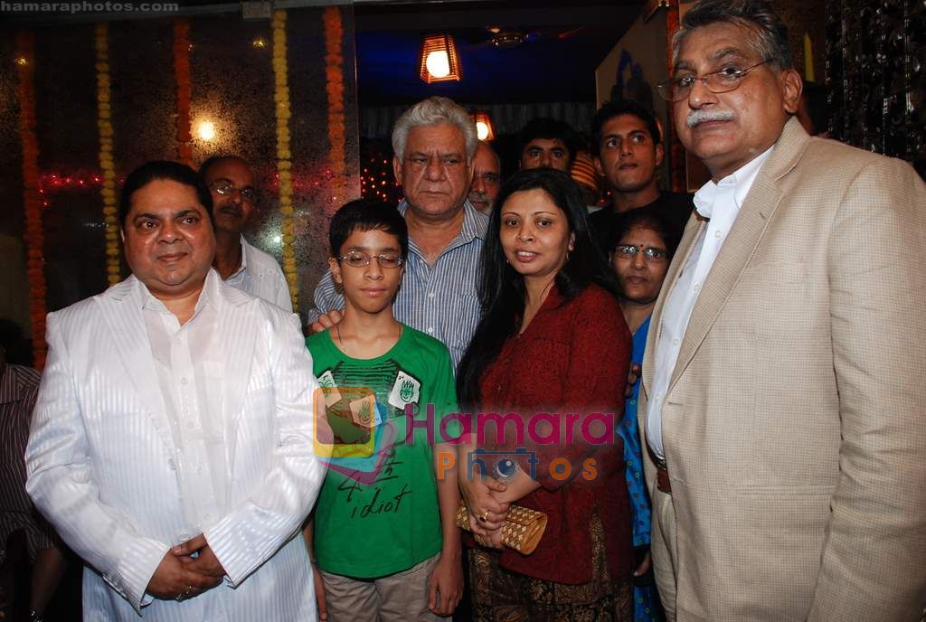 Om Puri at the launch of The Great Nawabs restaurant in Lokahndwala market on 23rd Sept 2010 