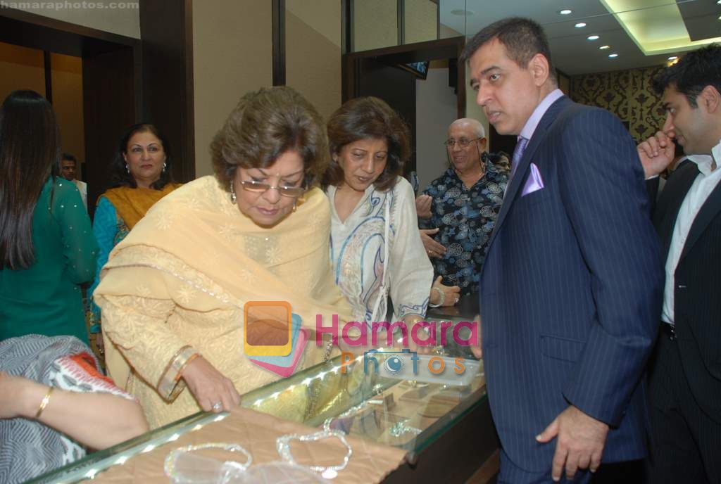 Hiroo Johar at Diamantina jewellery store launch in Turner Road, Bandra on 23rd Sept 2010 
