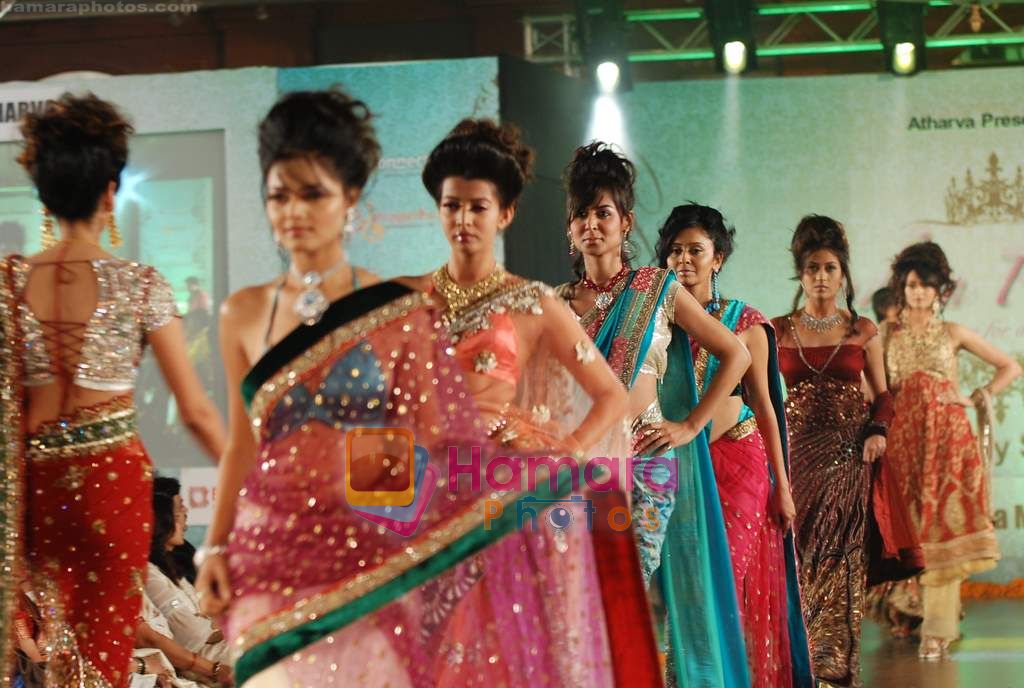 Model walks the ramp for Sonia Mehra Show at Indian Princess in J W Marriott on 25th Sept 2010