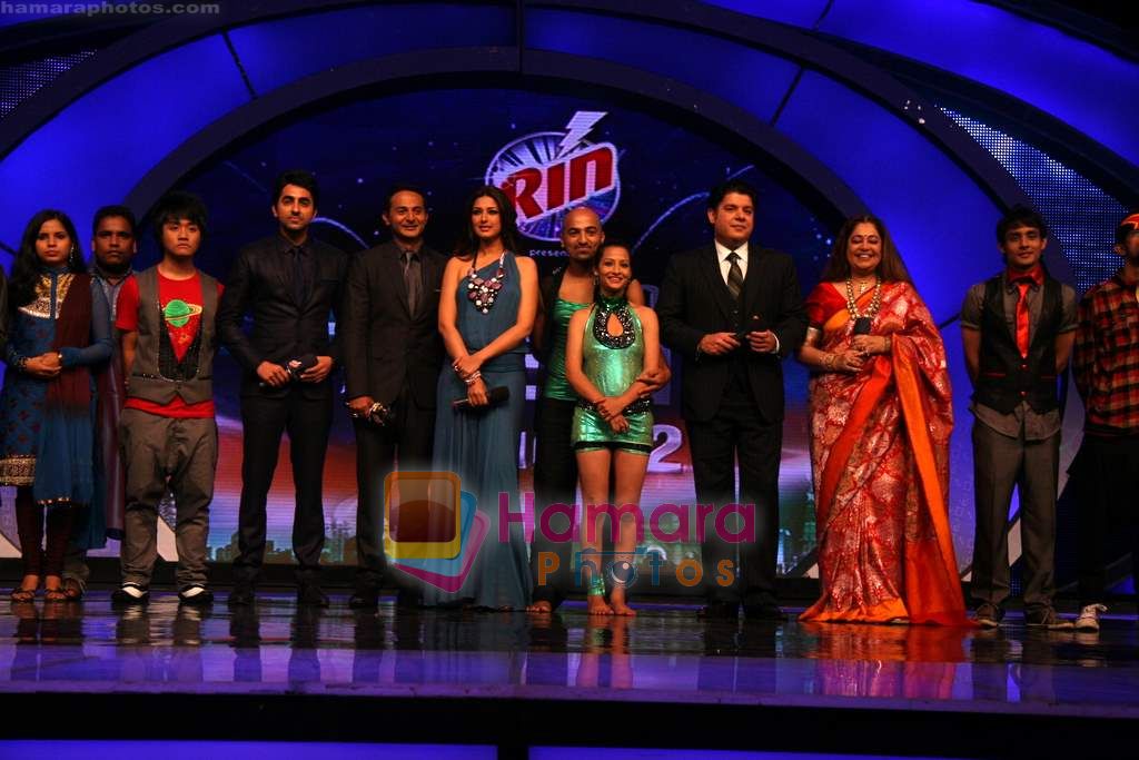 Sonali Bendre, Sajid Khan, Kiron Kher on the sets of India's Got Talent to annouce finalists in Film City on 25th Sept 2010 