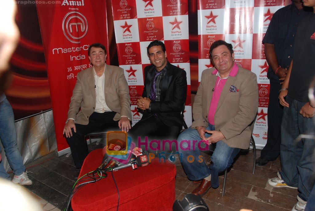 Rishi Kapoor, Randhir Kapoor, Akshay Kumar on Masterchef in Filmcity, Mumbai on 27th Sept 2010 