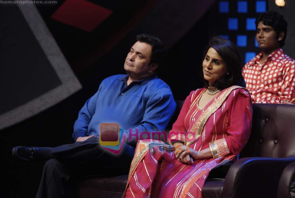Neetu Singh, Rishi Kapoor on the sets of Sa Re Ga Ma in Famous Studio on 28th Sept 2010 