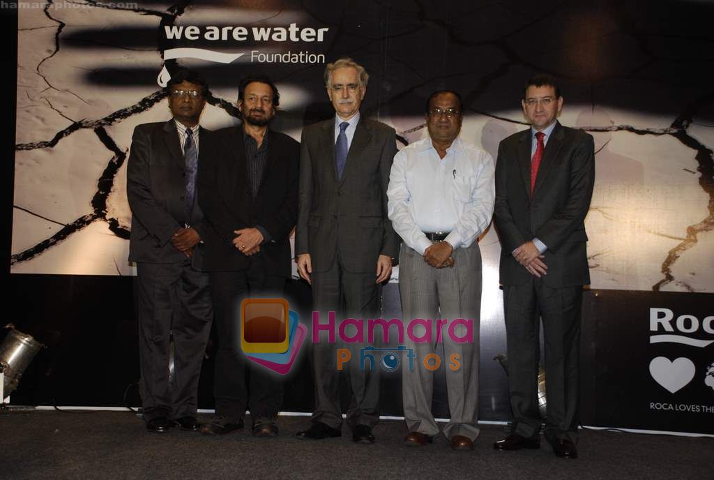 Shekhar Kapur at We are water foundation event in Grand Hyatt on 28th Sept 2010 