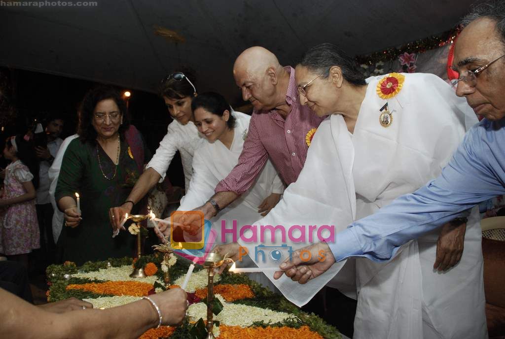 Prem Chopra, Anita Raj at Bhramakumari's World Elders Day in Bandra on 1st Oct 2010 