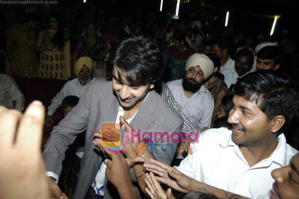 Ranbir Kapoor meets Defense soldiers of Harpreet Ji Kaila 19 Sikh in Colaba, Defence Station on 2nd Oct 2010 