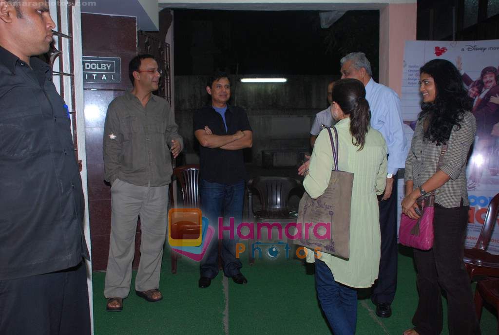 Vidhu Vinod Chopra at Do Dooni Char and Crook screening in Ketnav on 3rd Oct 2010 