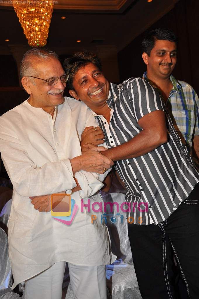 Gulzar, Sukhwinder singh and director ajoy at music launch of Dus Tola