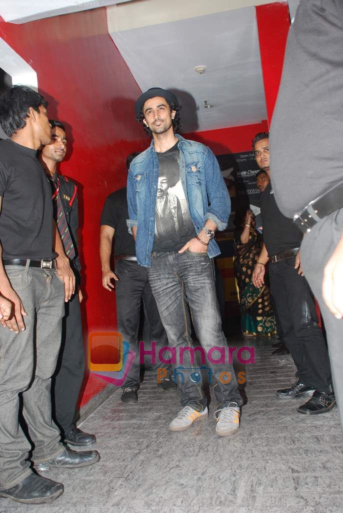 Kunal Kapoor at Robot premiere hosted by Rajnikant in PVR, Juhu on 4th Sept 2010 
