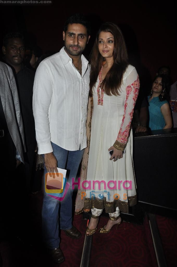 Aishwarya Rai at Robot premiere hosted by Rajnikant in PVR, Juhu on 4th Sept 2010 