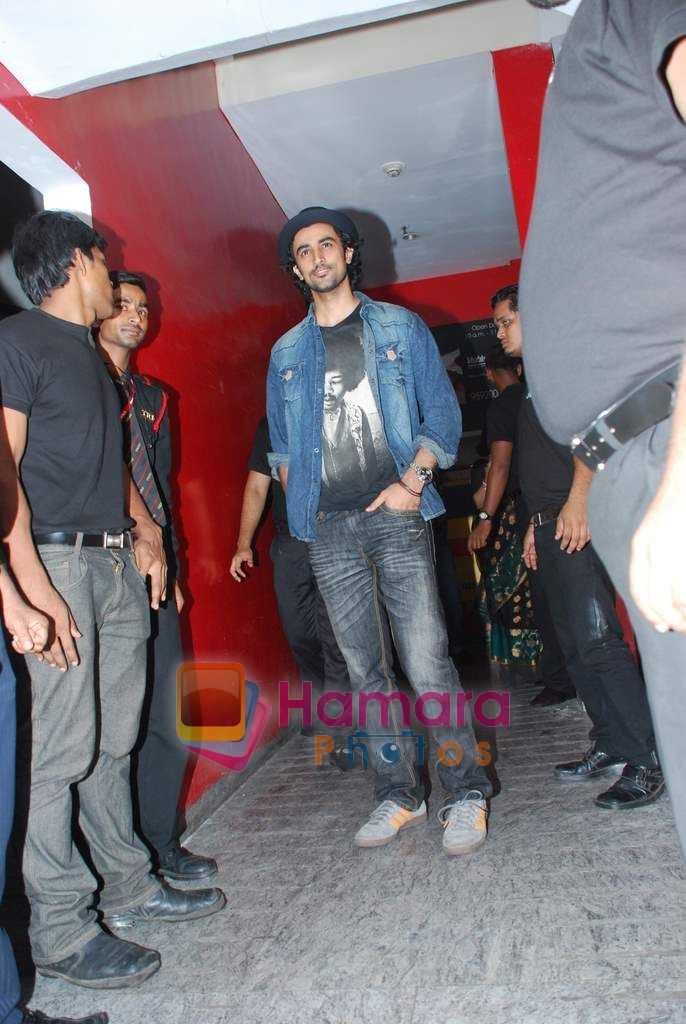 Kunal Kapoor at Robot premiere hosted by Rajnikant in PVR, Juhu on 4th Sept 2010 