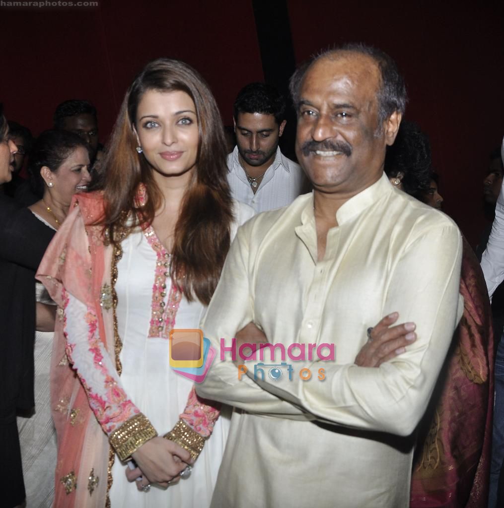Aishwarya Rai at Robot premiere hosted by Rajnikant in PVR, Juhu on 4th Sept 2010 