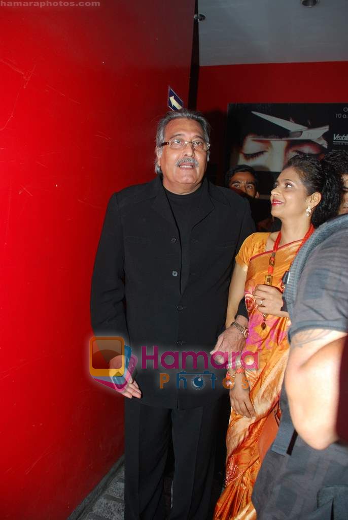 Vinod Khanna at Robot premiere hosted by Rajnikant in PVR, Juhu on 4th Sept 2010 
