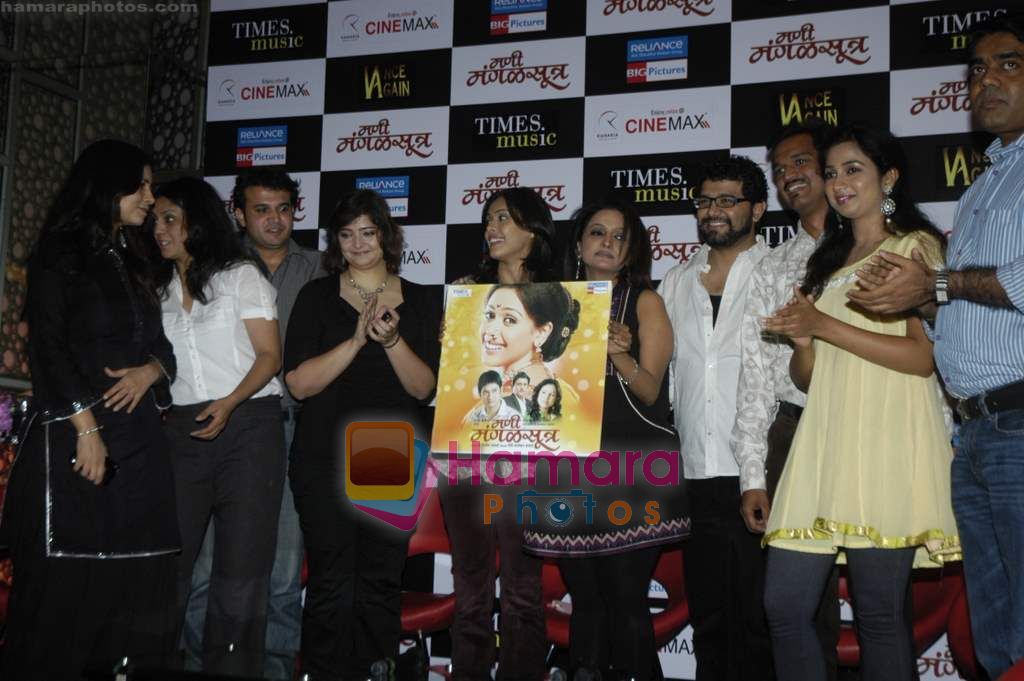 Hrishita Bhatt, Vasundhara Das, Durga Jasraj, Shreya Ghoshal at Mani Mangalsutra film premiere in Cinemax on 5th Oct 2010 