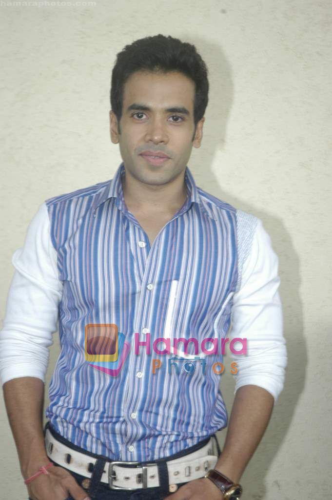 Tusshar Kapoor promote Golmaal 3 on the sets of ZEE's Saregama in Malad on 5th Oct 2010 