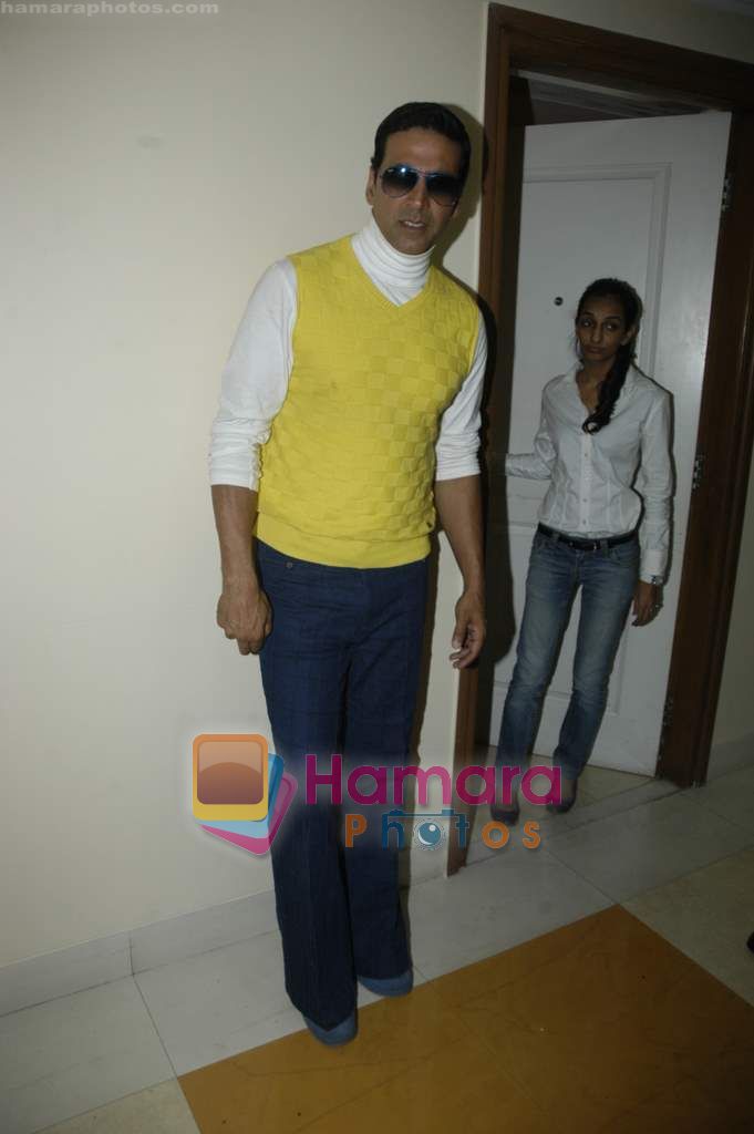 Akshay Kumar on the sets of Entertainment Ke Liye Kuch Bhi Karega grand finale in Yashraj Studios on 5th Oct 2010 