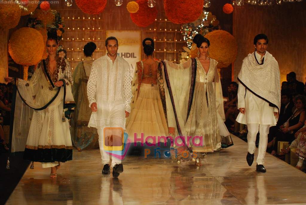 Model walks the ramp for Manish Malhotra Show on day 1 of HDIL on 6th Oct 2010 