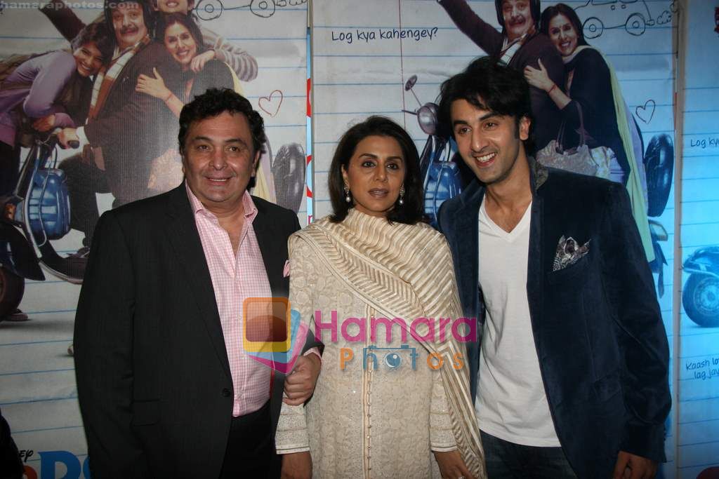 Rishi Kapoor, Neetu Singh, Ranbir Kapoor at Do Dooni Chaar premiere in PVR on 6th Oct 2010  