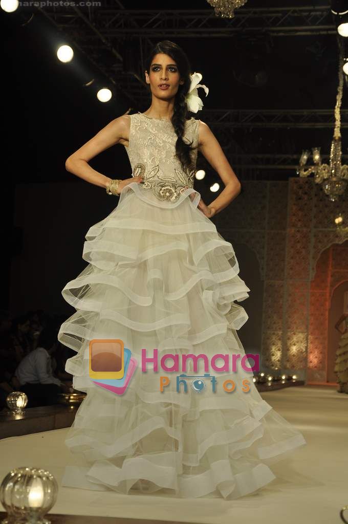 Model walks the ramp for Ayesha Deepala's Show on day 3 of HDIL on 8th Oct 2010 