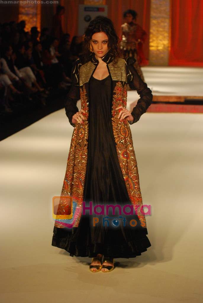 Model walks the ramp for Rohit Bal's Show on day 3 of HDIL on 8th Oct 2010 