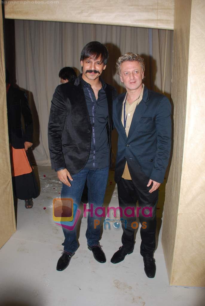 Vivek Oberoi on day 3 of HDIL-1 on 8th Oct 2010 