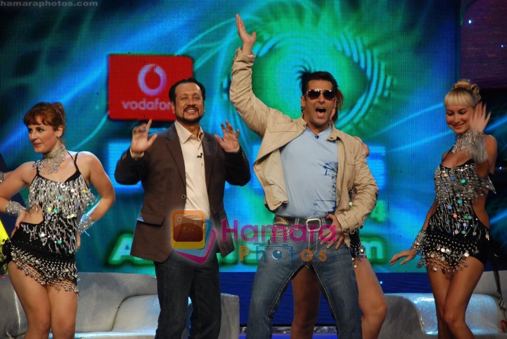 Salman Khan and Abbaz Kazmi at Big Boss 4 elimination round on 8th Oct 2010 