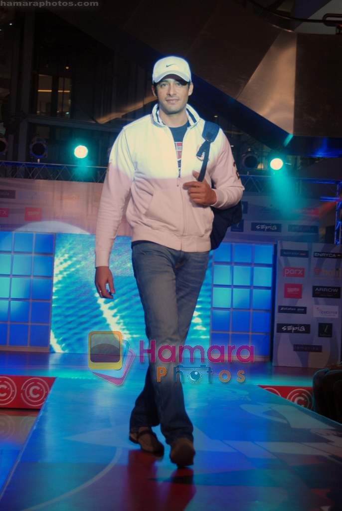 zulfi sayed at Runway Central show in Oberoi Mall, Goregaon on 9th Oct 2010