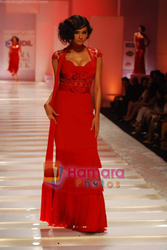 Model walks the ramp for Shahab Durazi Show on day 5 of HDIL on 10th Oct 2010 