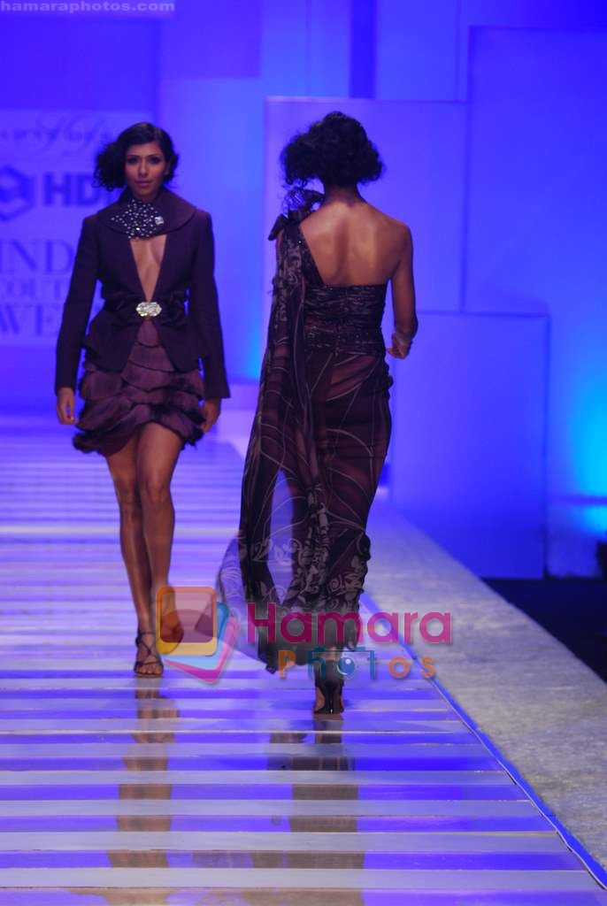 Model walks the ramp for Shahab Durazi Show on day 5 of HDIL on 10th Oct 2010 