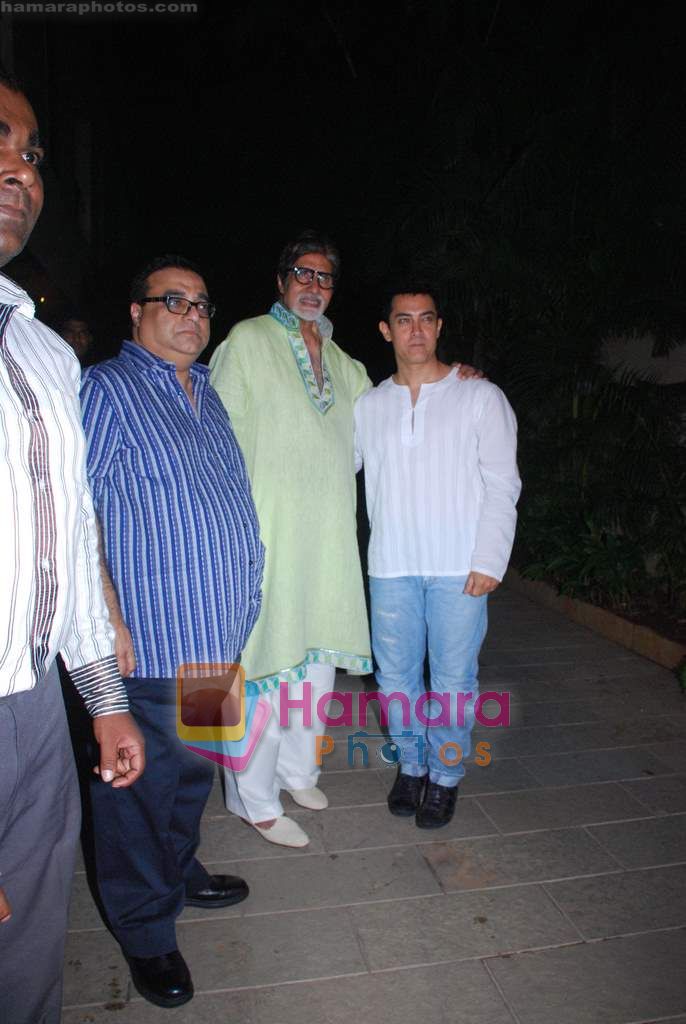 Amitabh Bachchan, Aamir Khan at Big B's birthday celebrations in Jalsaa, Juhu, Mumbai on 11th Oct 2010 